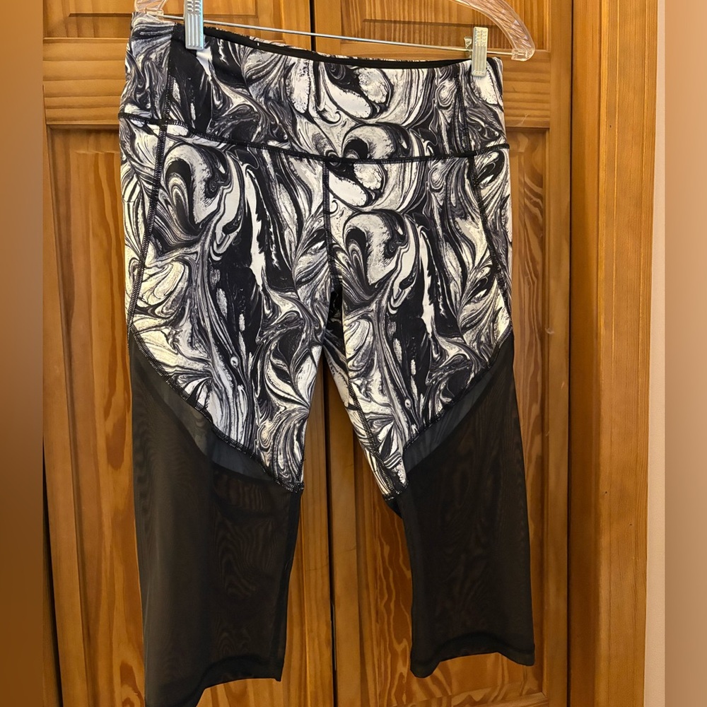 Black and White Swirl Crop Leggings - Knockout by Victorias Secret crop